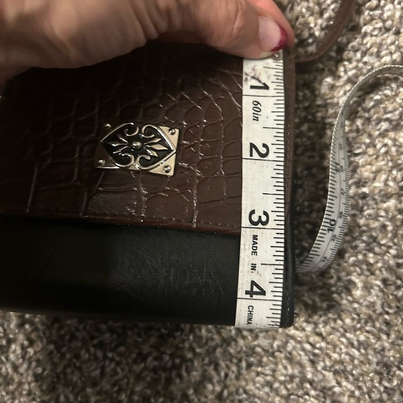 Like new Vegan leather mini crossbody wallet with detachable shoulder strap - Picture 8 of 9